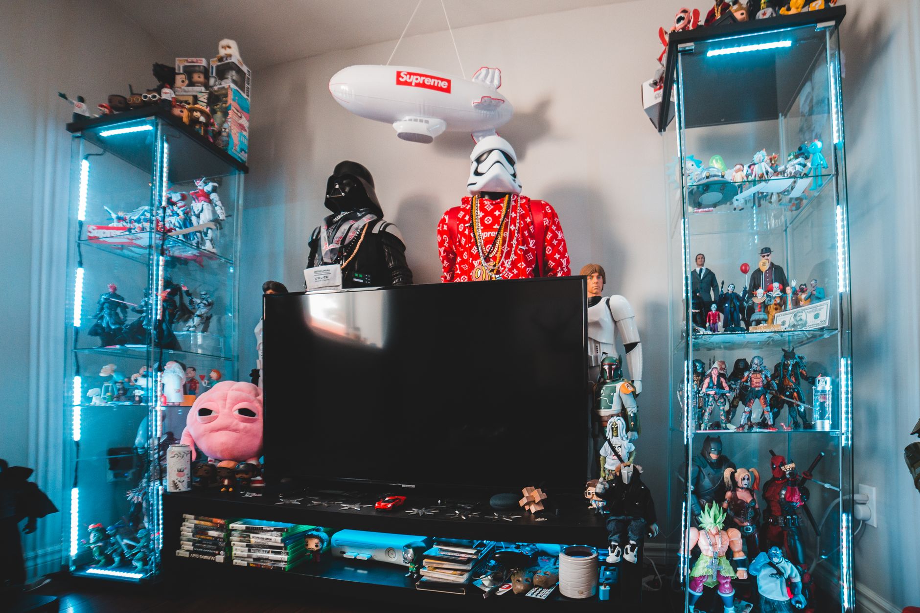 Prateleiras e displays para action figures e colecionáveis